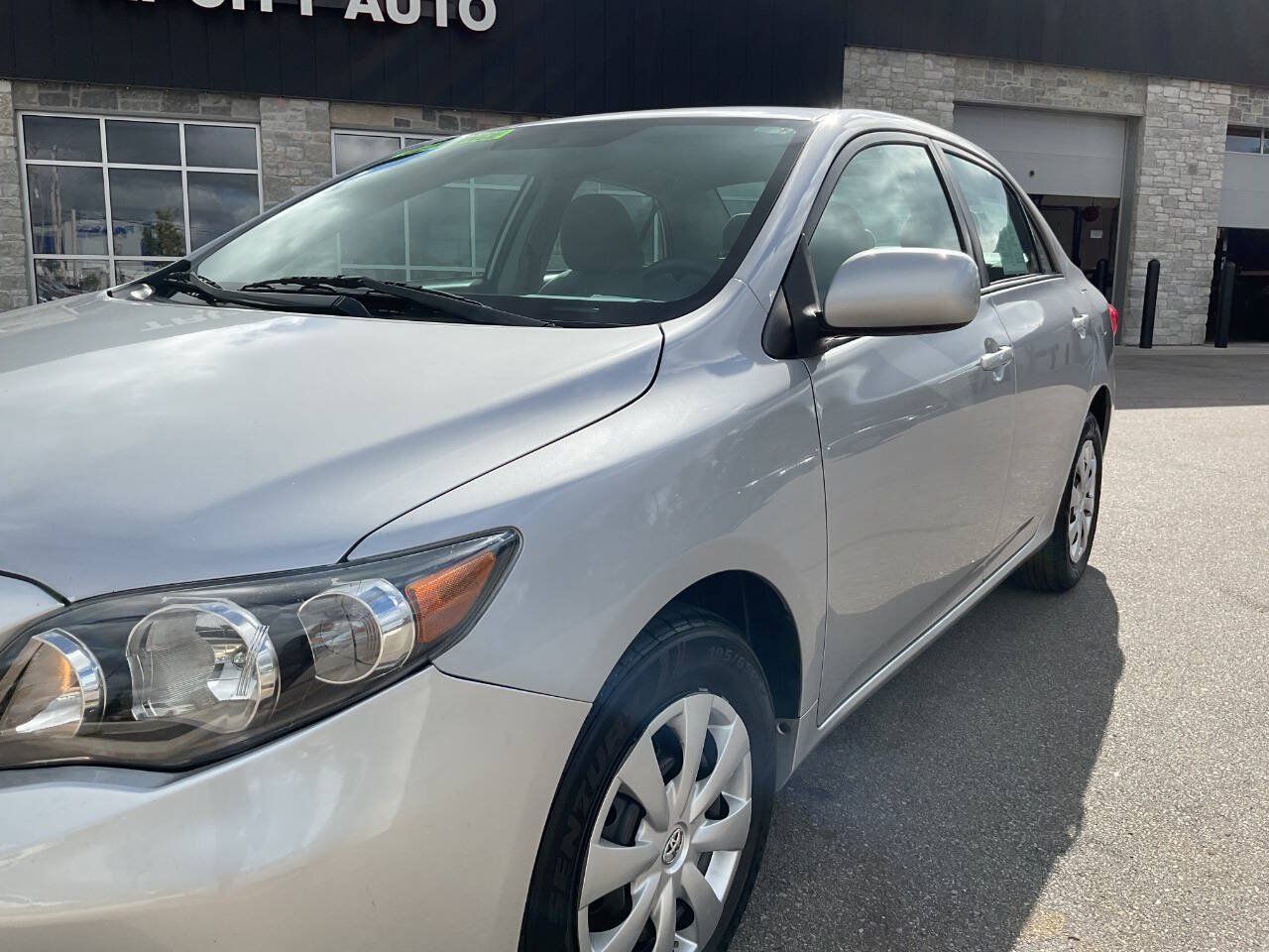 Used 2011 Toyota Corolla LE FWD image 2