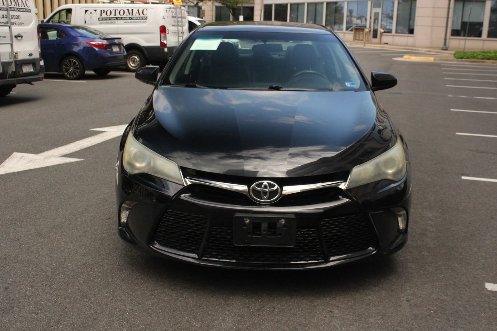 Used 2015 Toyota Camry SE FWD image 3