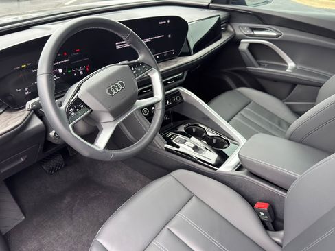 Certified 2025 Audi Q5 Premium w/ Convenience Package AWD/4WD image 7