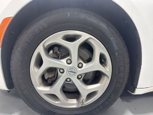 Used 2023 Chrysler Pacifica Limited image 11