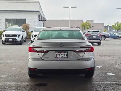 Used 2025 Toyota Camry LE FWD image 7