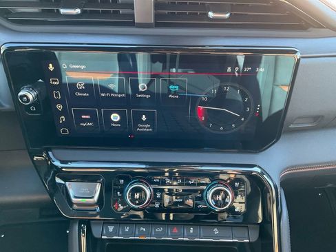 Used 2025 GMC Sierra 2500 AT4 w/ AT4 Premium Plus Package image 12