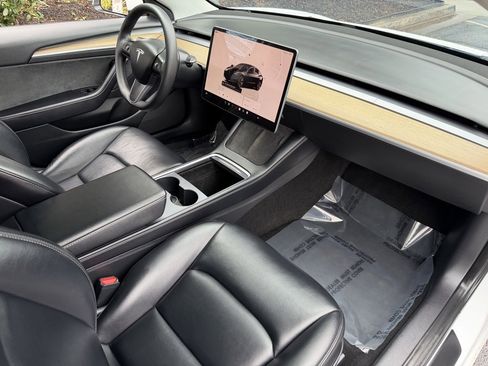 Used 2022 Tesla Model 3 Standard Range image 33