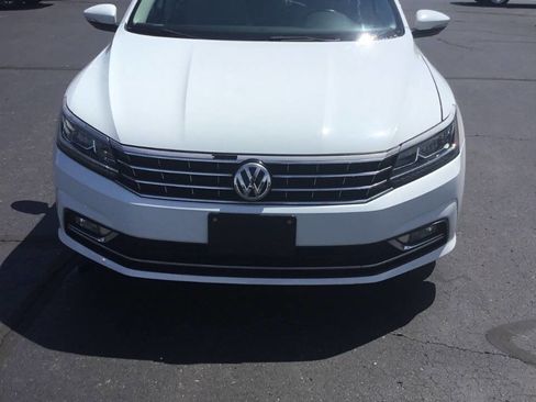 Used 2018 Volkswagen Passat 2.0T SE w/ SE Lighting Package FWD image 8