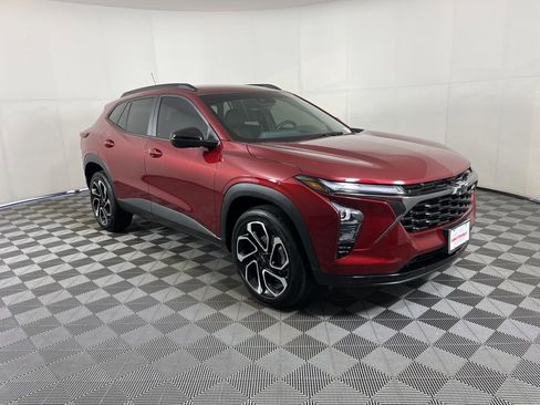 Certified 2025 Chevrolet Trax RS w/ Driver Confidence Package image 15