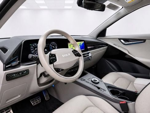 Used 2024 Kia Niro Wave w/ Wave Preserve Package FWD image 13