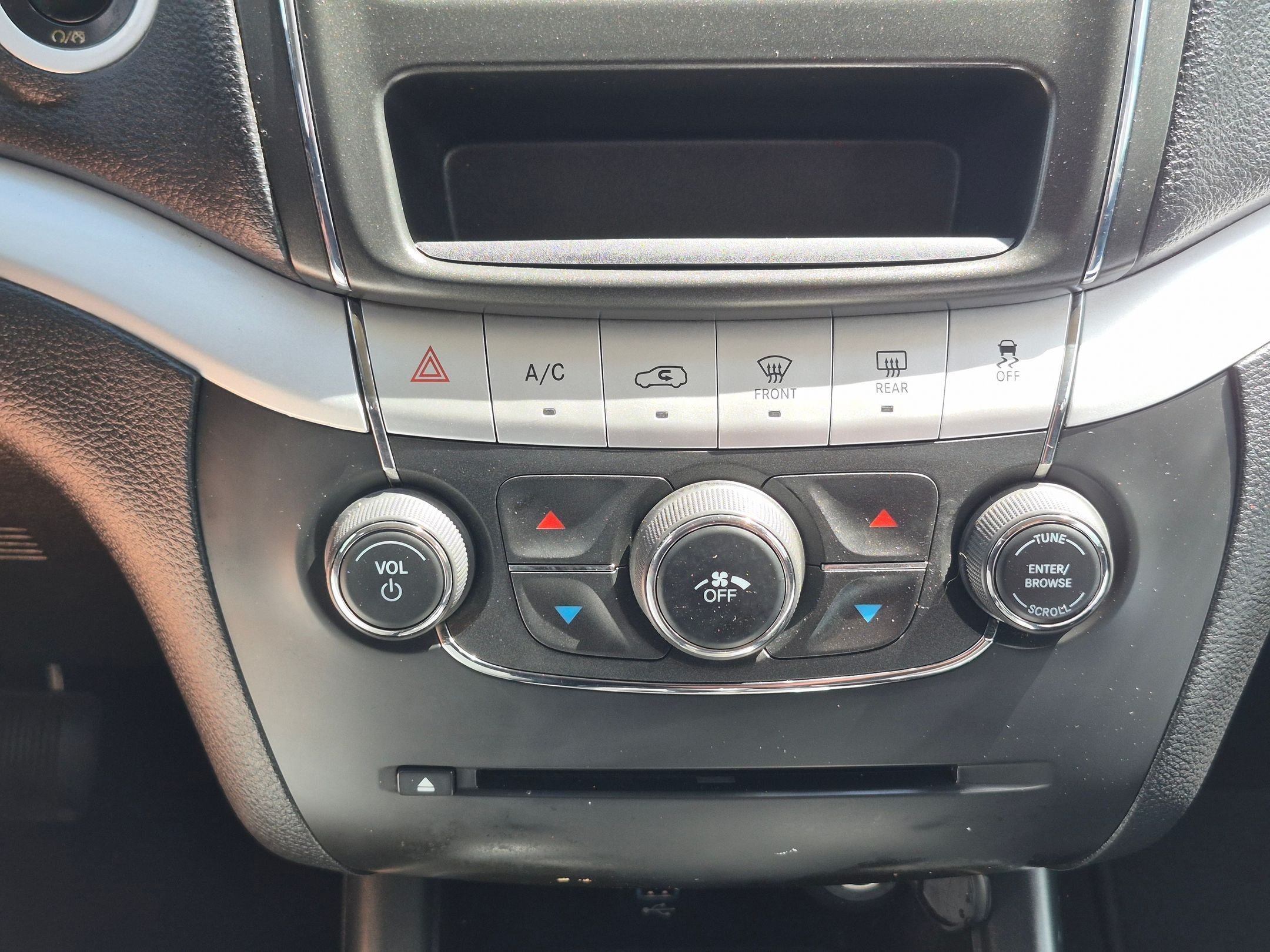 Used 2019 Dodge Journey SE w/ Connectivity Group FWD image 31