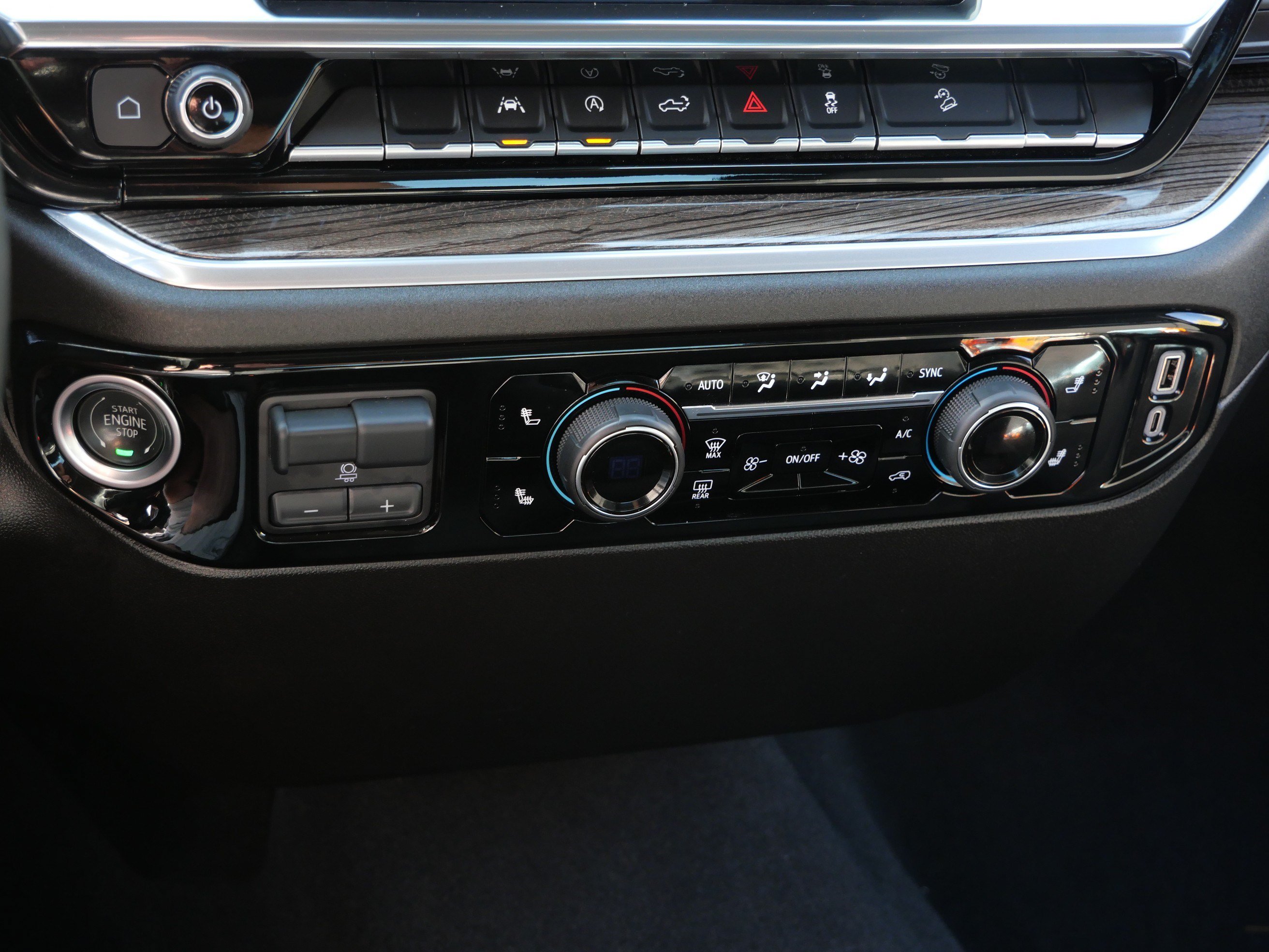 Used 2025 Chevrolet Silverado 1500 LT AWD/4WD image 23
