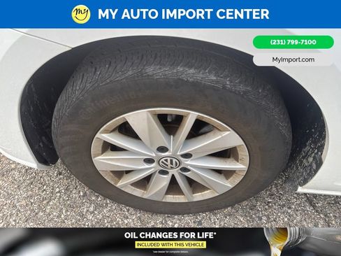 Used 2018 Volkswagen Golf S FWD image 6