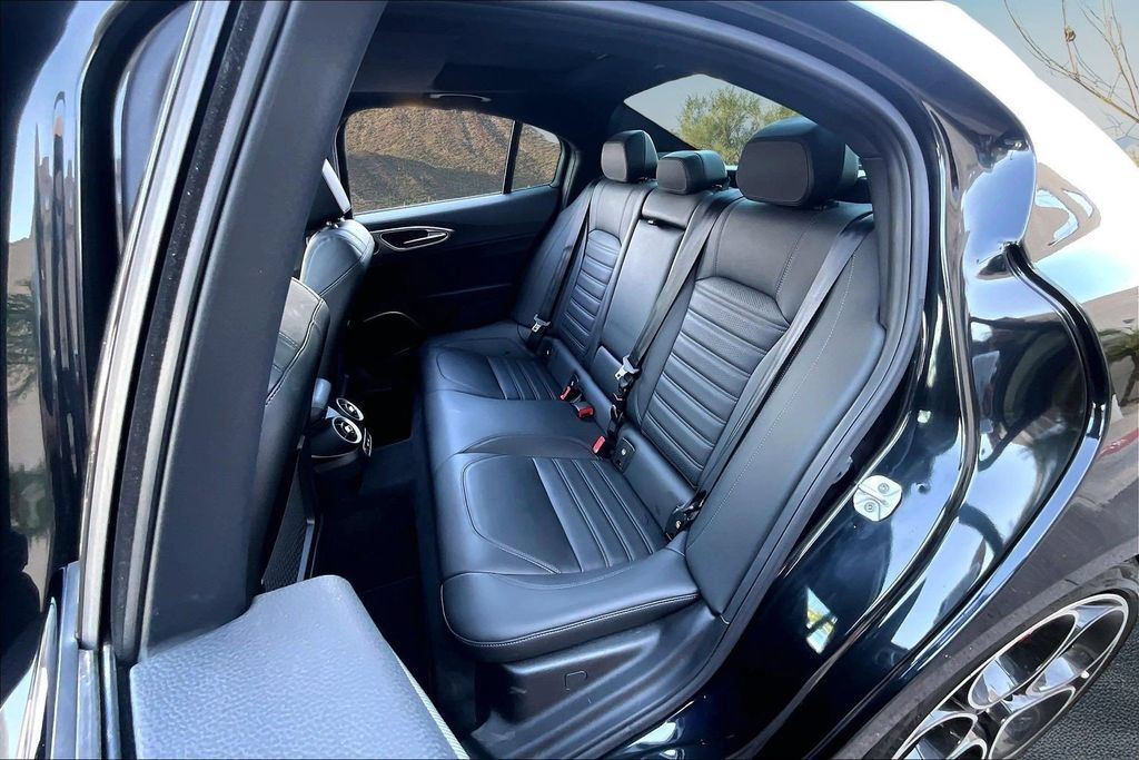 Used 2023 Alfa Romeo Giulia Veloce RWD image 26