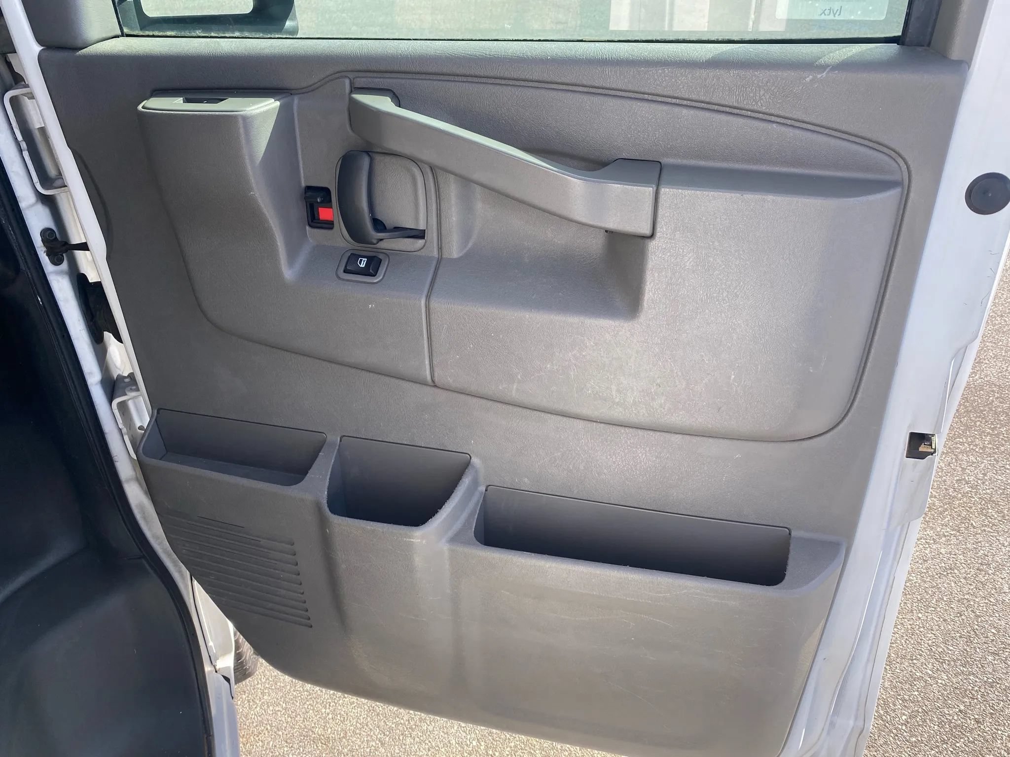 Used 2018 Chevrolet Express 3500 w/ Power Convenience Package RWD image 21