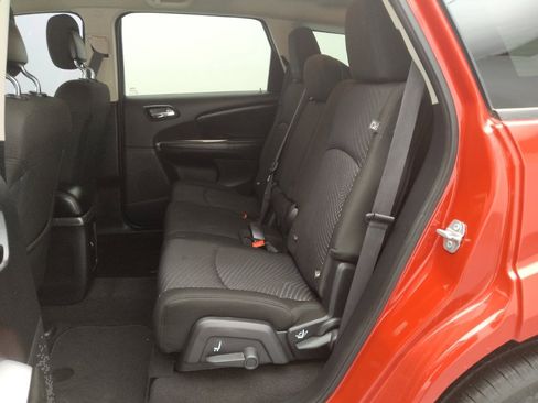 Used 2019 Dodge Journey SE w/ Blacktop Package image 18