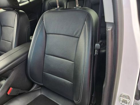 Used 2024 GMC Terrain SLT AWD/4WD image 15