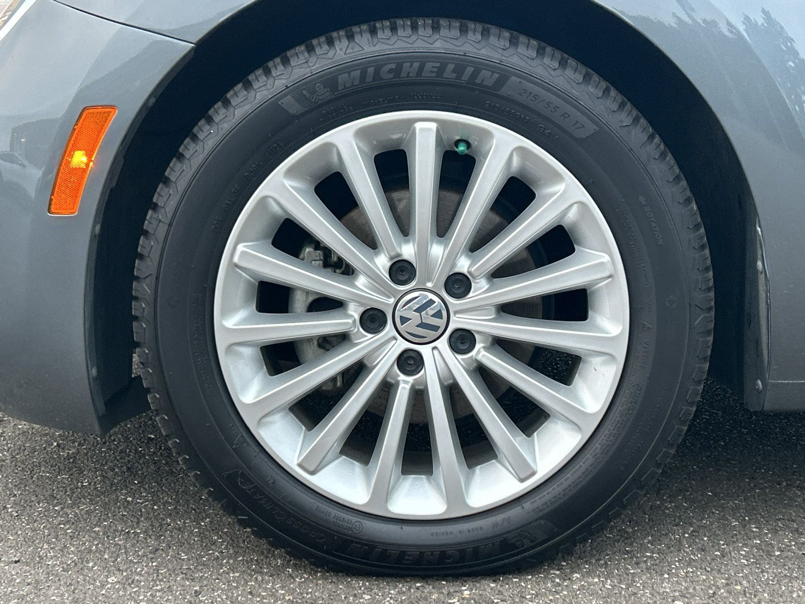 Used 2019 Volkswagen Beetle 2.0T SE FWD image 9