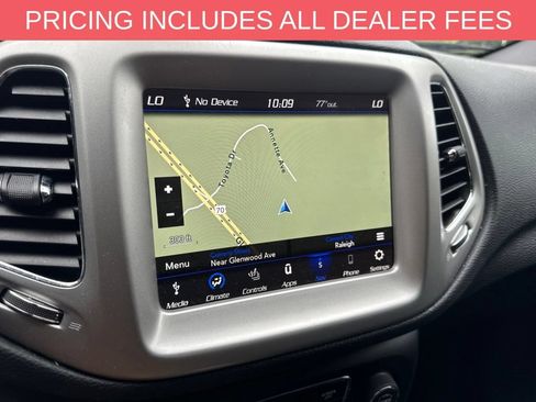 Used 2021 Jeep Compass Latitude w/ Sun and Sound Group AWD/4WD image 8