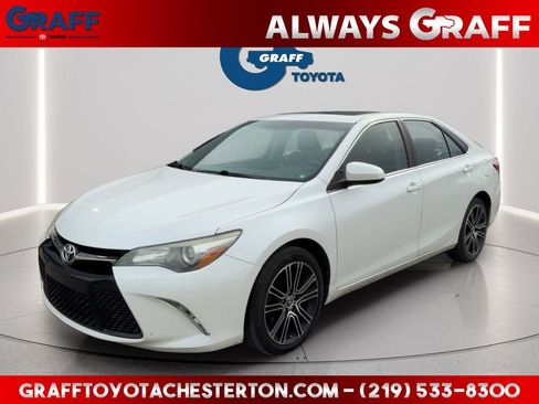 Used 2016 Toyota Camry SE image 1