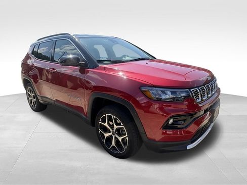 Used 2025 Jeep Compass Limited AWD/4WD image 2