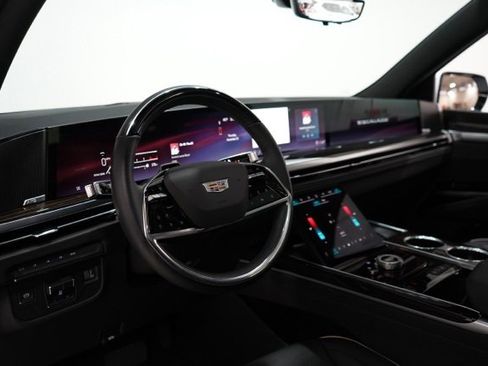 Used 2025 Cadillac Escalade Premium Luxury image 14