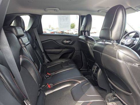 Used 2019 Jeep Cherokee Trailhawk w/ Cold Weather Group AWD/4WD image 33