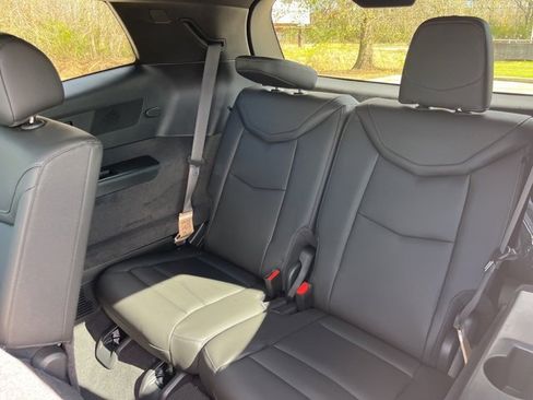 New 2025 Cadillac XT6 Luxury image 38