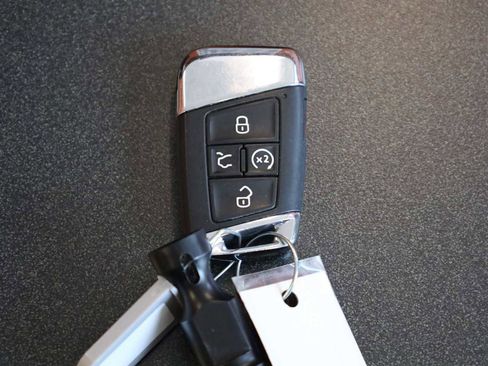 Used 2023 Volkswagen Atlas Cross Sport SE image 37