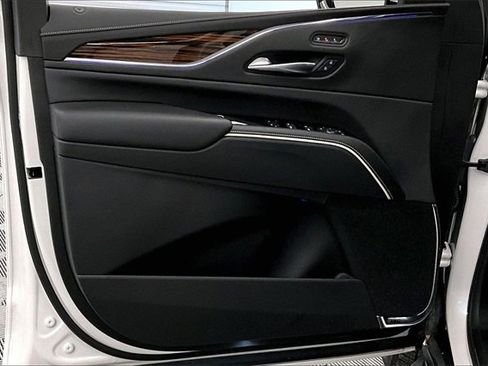 Used 2023 Cadillac Escalade Premium Luxury image 17