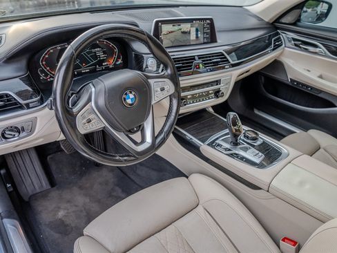 Used 2020 BMW 750i xDrive w/ Executive Package image 14