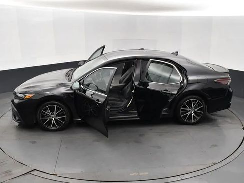 Used 2024 Toyota Camry SE image 7