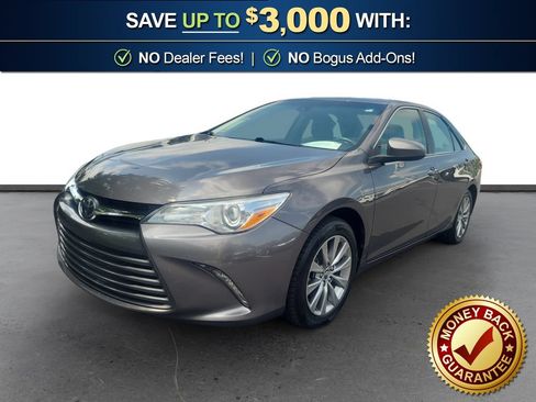 Used 2017 Toyota Camry XLE w/ Moonroof Package FWD image 1
