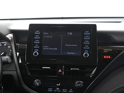 Used 2022 Toyota Camry SE image 16