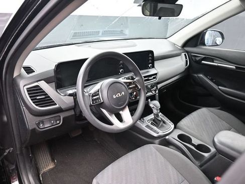 Used 2024 Kia Seltos LX AWD/4WD image 16