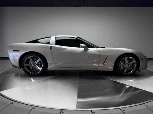 Used 2006 Chevrolet Corvette Coupe w/ Preferred Equipment Group RWD image 6