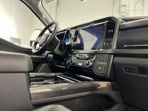 New 2026 Ford F250 Lariat w/ Black Appearance Package image 32