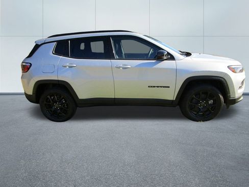 New 2026 Jeep Compass Latitude image 6
