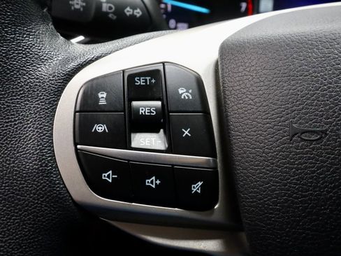 Used 2021 Ford Explorer XLT w/ Equipment Group 202A AWD/4WD image 28