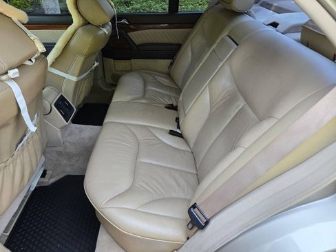 Used 1993 Mercedes-Benz 300 SD Sedan image 18