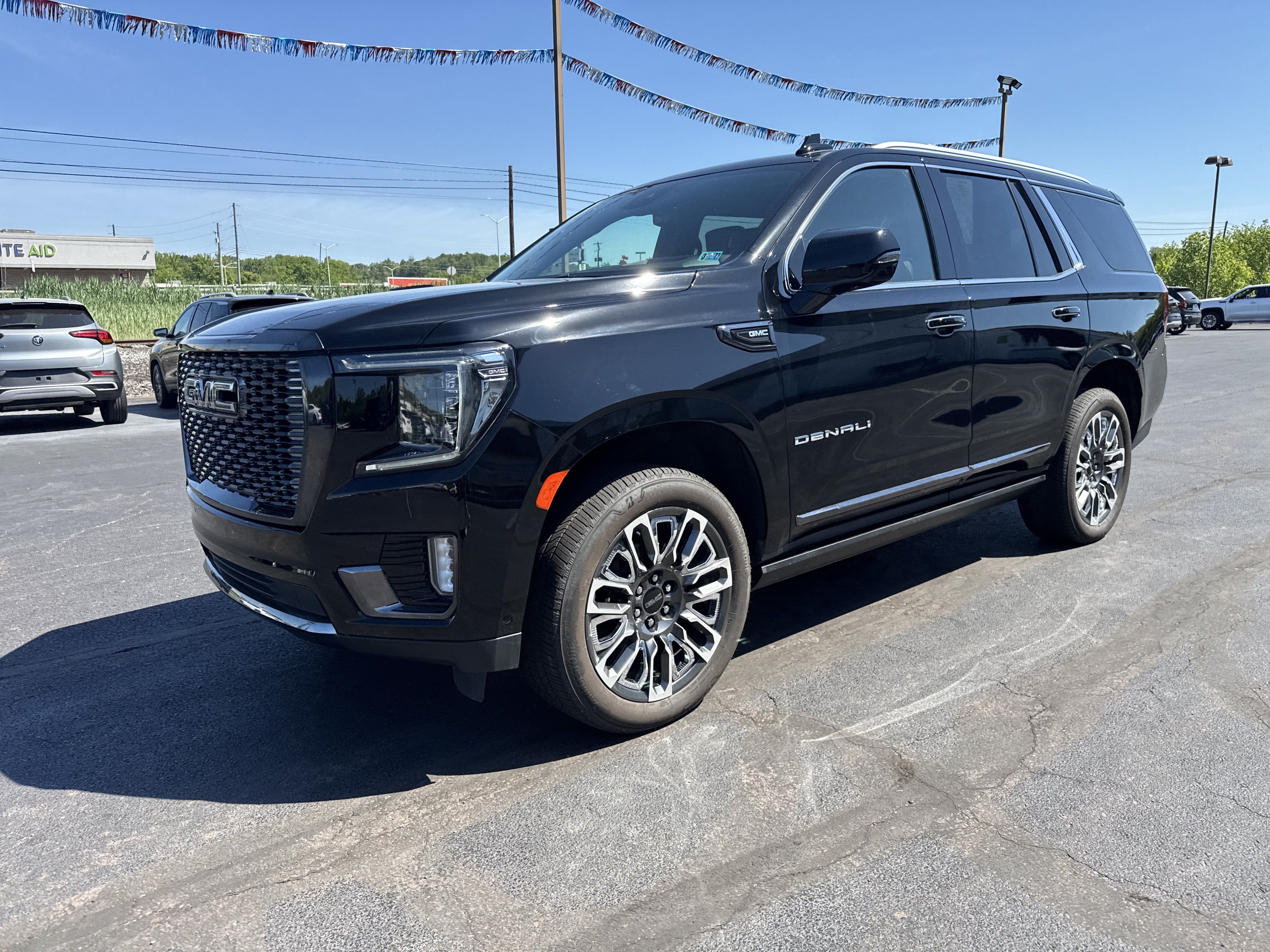 Used 2023 GMC Yukon Denali Ultimate AWD/4WD image 8
