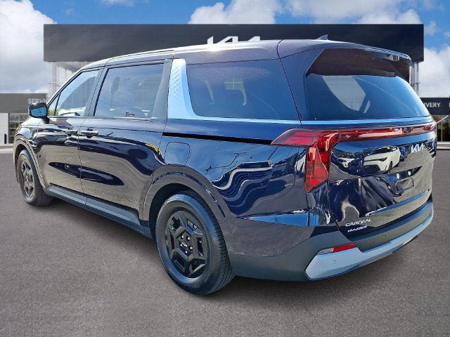 Certified 2026 Kia Carnival FWD image 4
