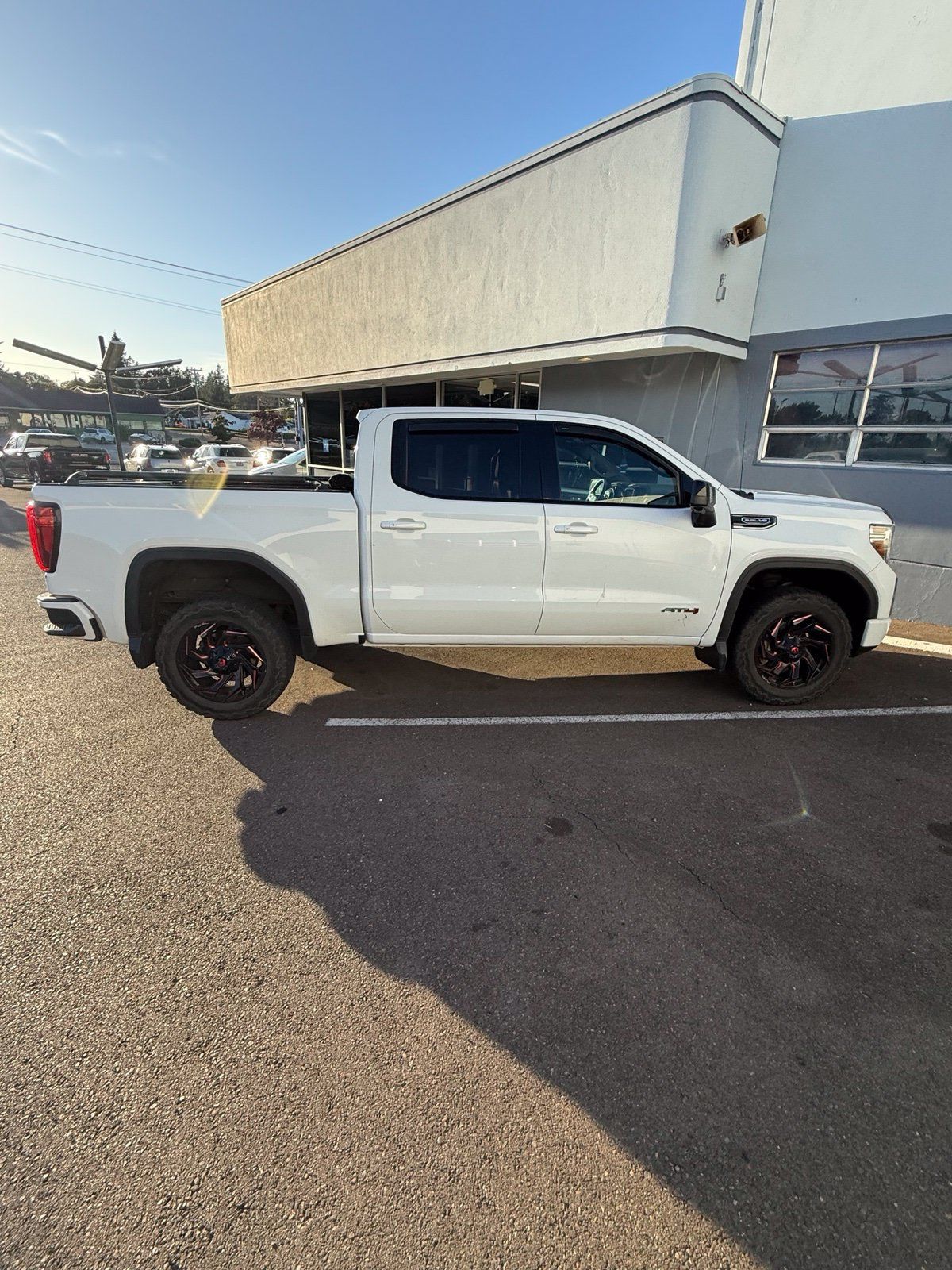 Used 2021 GMC Sierra 1500 AT4 w/ AT4 Value Package AWD/4WD image 4