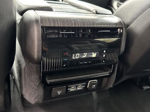 Used 2023 Jeep Wagoneer L Series III w/ Preferred Equipment Group image 35