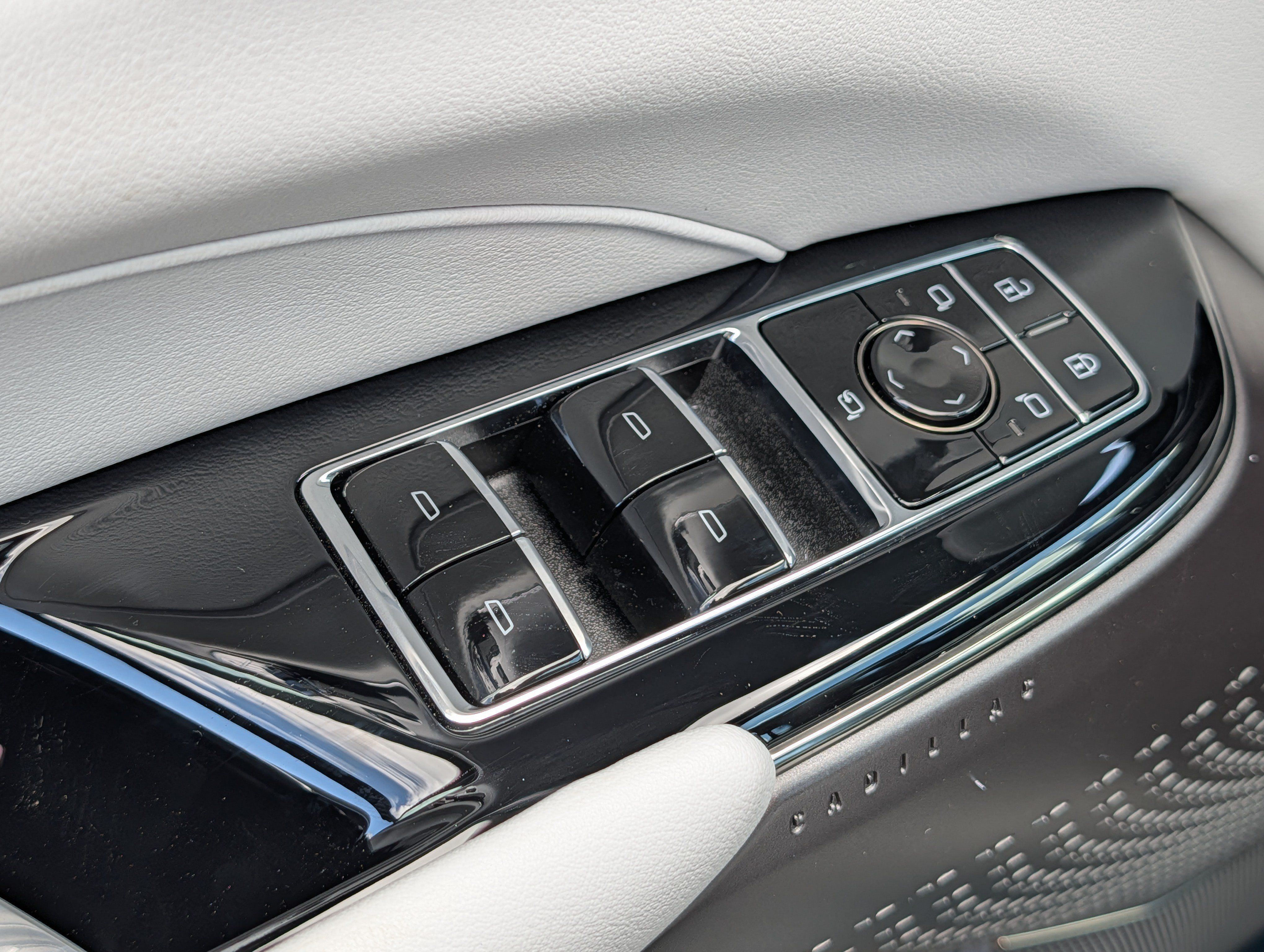 Used 2026 Cadillac Lyriq Luxury w/ LPO, Floor Liner Package AWD/4WD image 17