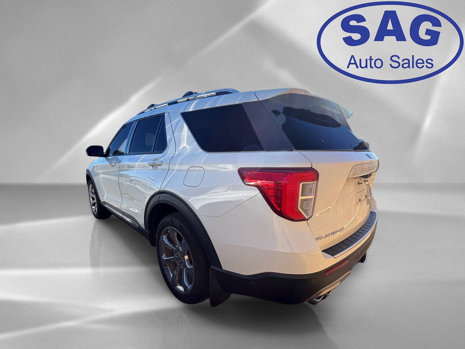 Used 2020 Ford Explorer Platinum w/ Premium Technology Package AWD/4WD image 4