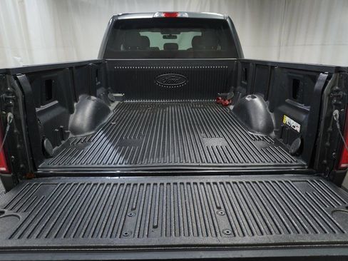 Used 2018 Ford F150 XLT image 6