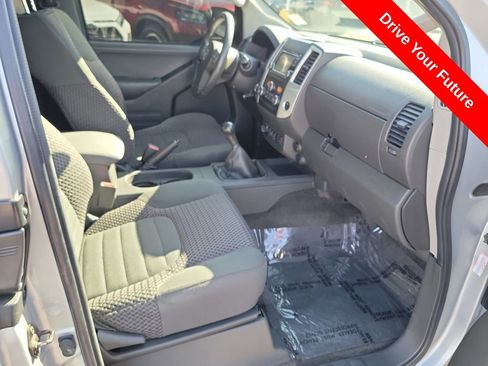 Used 2015 Nissan Frontier SV AWD/4WD image 11