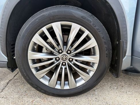 Used 2020 Toyota Highlander Platinum FWD image 28