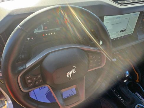 Used 2023 Ford Bronco Badlands image 10