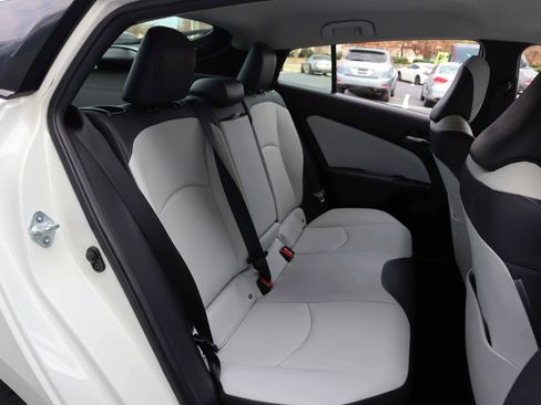 Used 2016 Toyota Prius Three Touring image 4