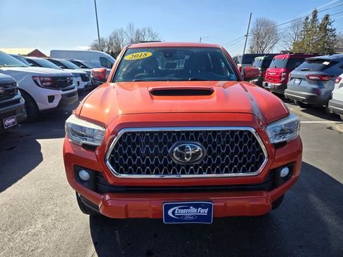 Used 2018 Toyota Tacoma TRD Sport image 2
