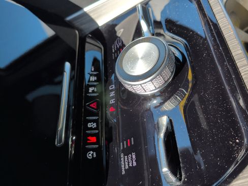 Used 2024 Jeep Wagoneer Series III AWD/4WD image 32