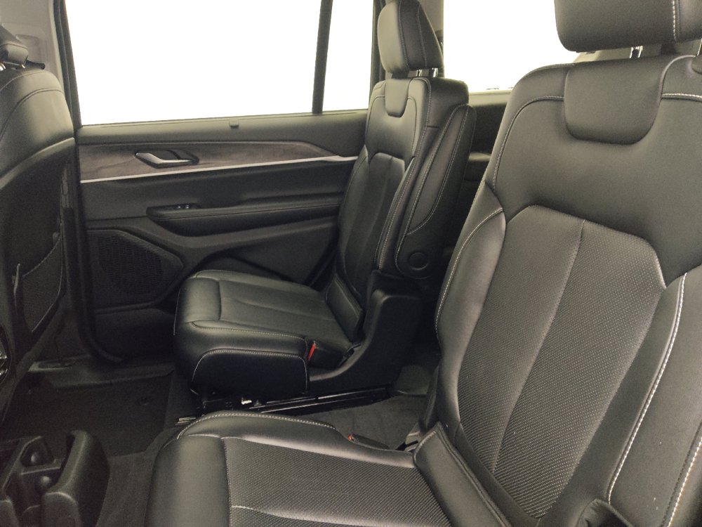 Used 2023 Jeep Grand Cherokee L Limited w/ Luxury Tech Group II RWD image 18